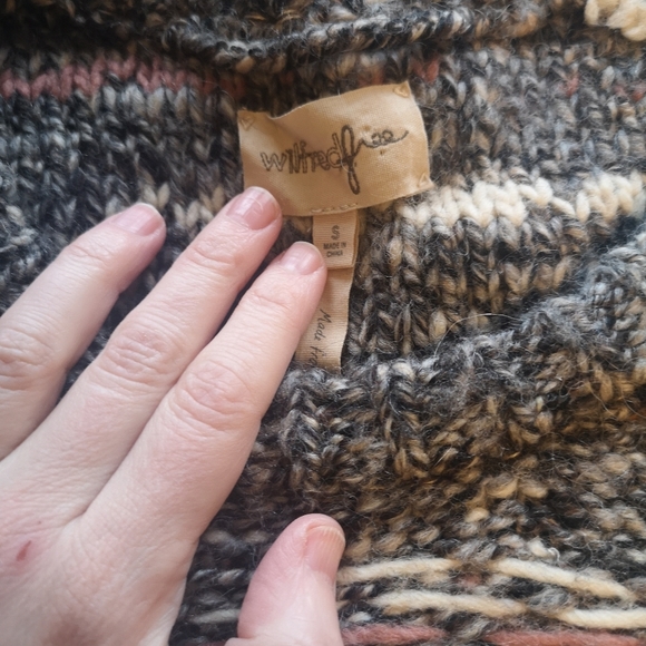 Aritzia Wilfred Free wool blend knit sweater - Picture 2 of 4